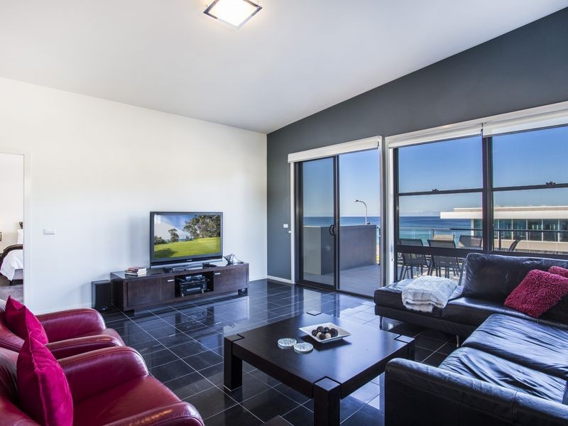 10/5-7 Golf Avenue, Mollymook NSW 2539