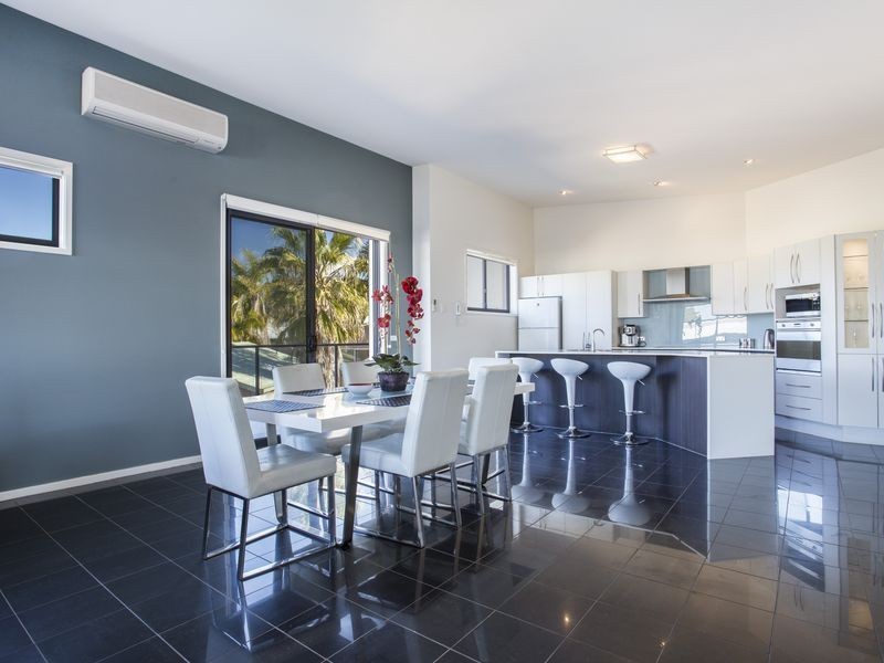 10/5-7 Golf Avenue, Mollymook NSW 2539