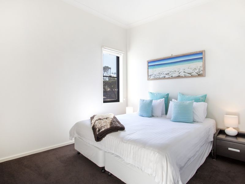 10/5-7 Golf Avenue, Mollymook NSW 2539