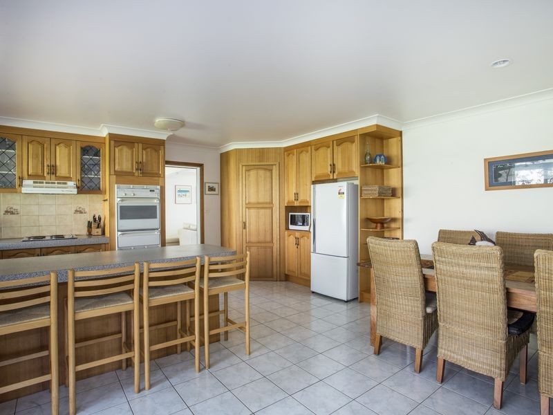 11 Booth Avenue, Narrawallee NSW 2539