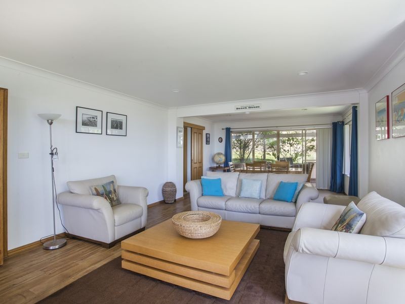 11 Booth Avenue, Narrawallee NSW 2539