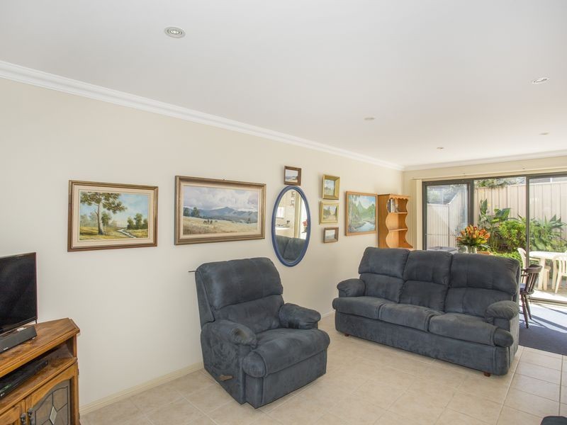 2/11 Witherington Avenue, Ulladulla NSW 2539