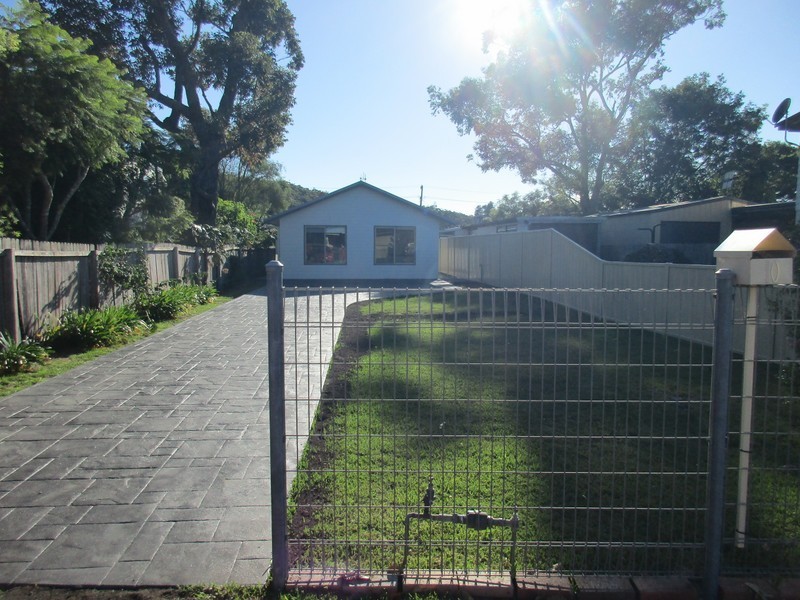10 Lakeview Drive, Burrill Lake NSW 2539