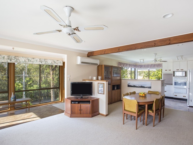 47 River Road, Lake Tabourie NSW 2539