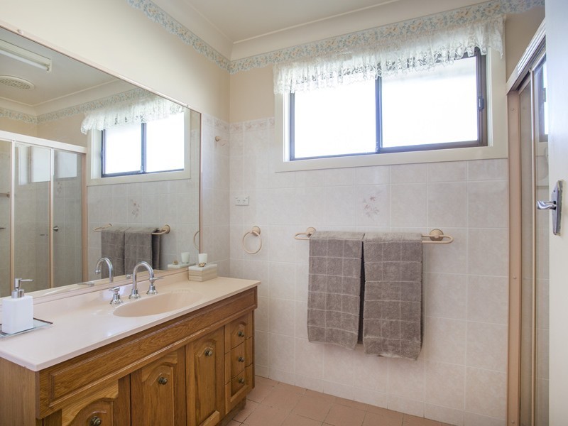 47 River Road, Lake Tabourie NSW 2539