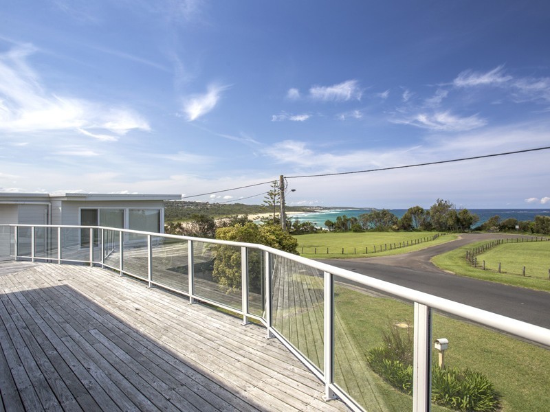 33 Seaside Parade, Dolphin Point NSW 2539