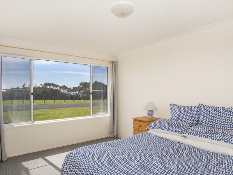 33 Seaside Parade, Dolphin Point NSW 2539