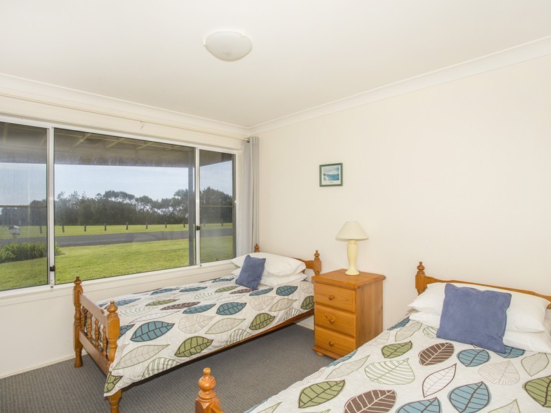 33 Seaside Parade, Dolphin Point NSW 2539
