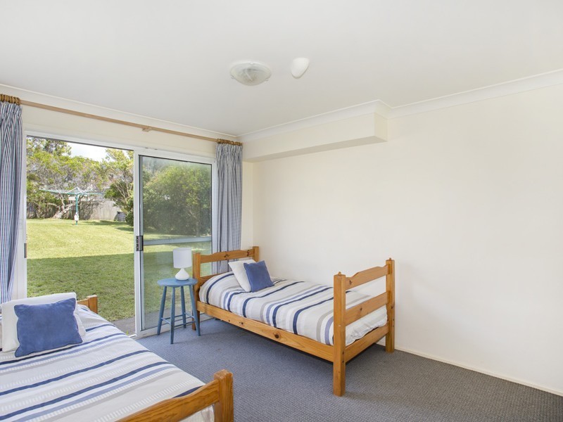 33 Seaside Parade, Dolphin Point NSW 2539