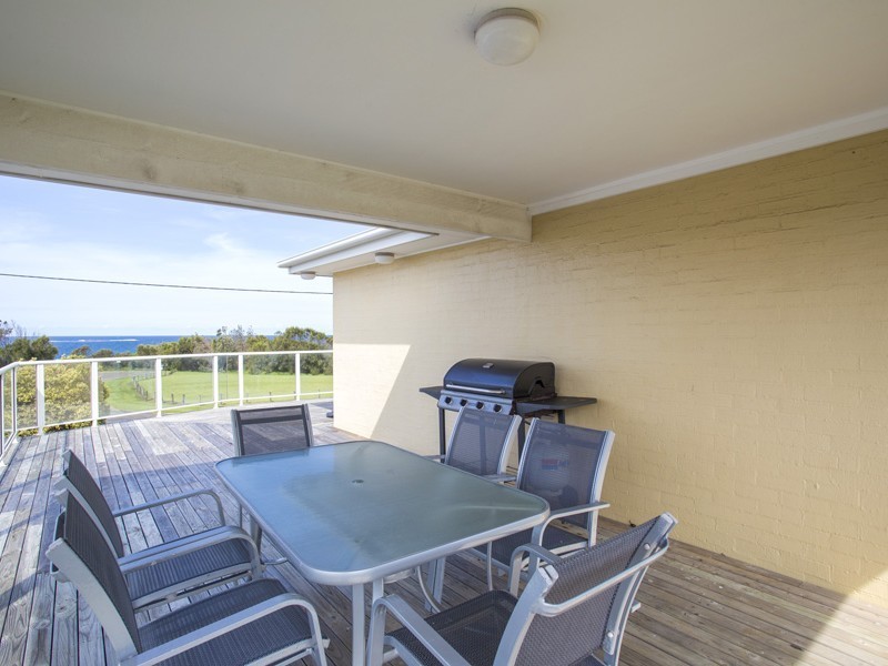 33 Seaside Parade, Dolphin Point NSW 2539