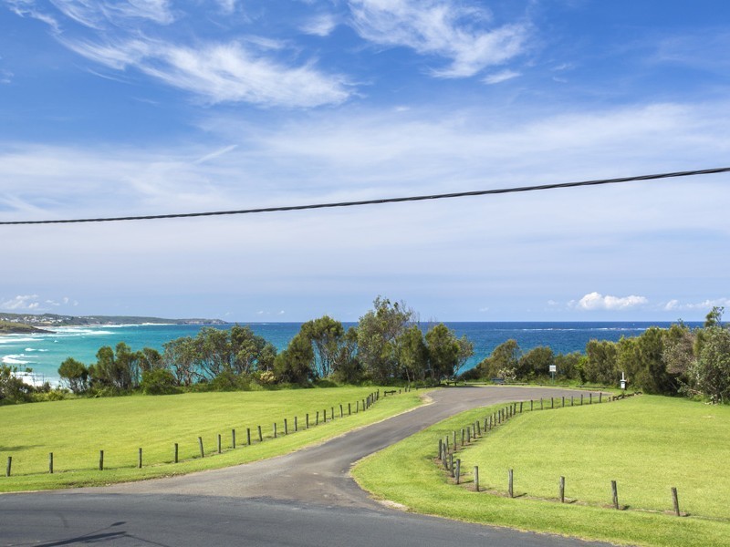 33 Seaside Parade, Dolphin Point NSW 2539
