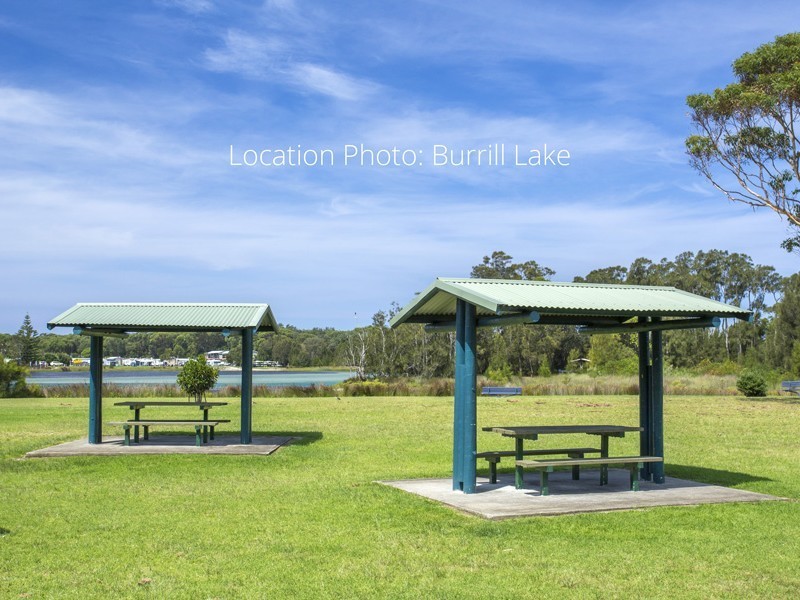 33 Seaside Parade, Dolphin Point NSW 2539
