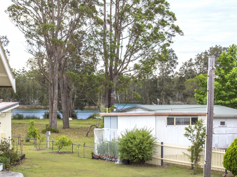 15 Carroll Avenue, Lake Conjola NSW 2539