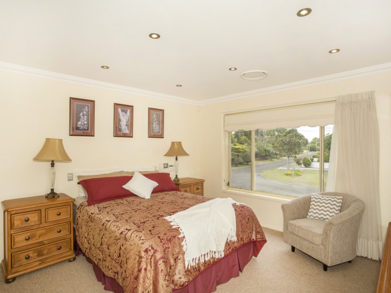 15 Carroll Avenue, Lake Conjola NSW 2539