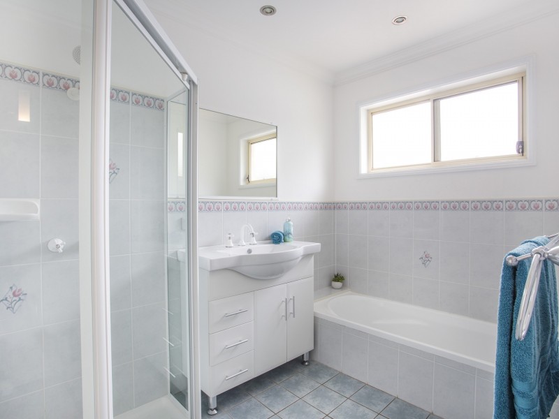 15 Carroll Avenue, Lake Conjola NSW 2539