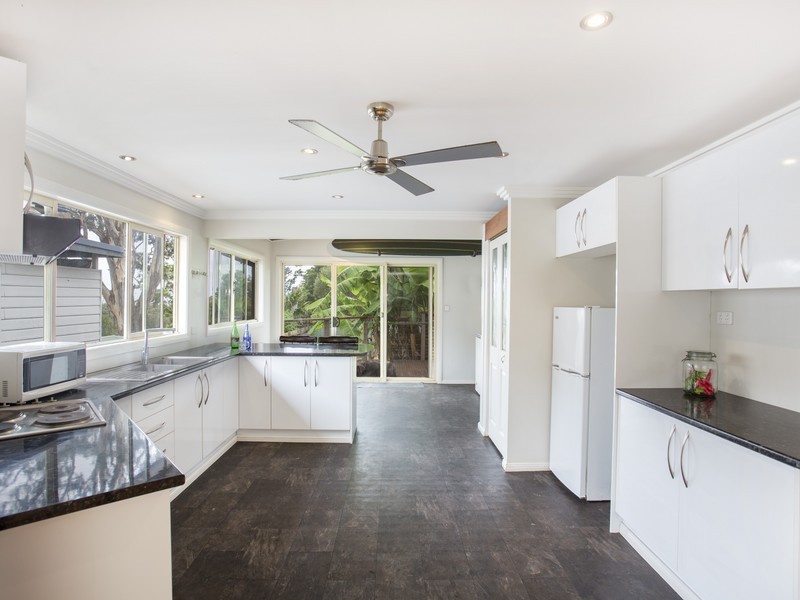18 Ilett Street, Mollymook NSW 2539