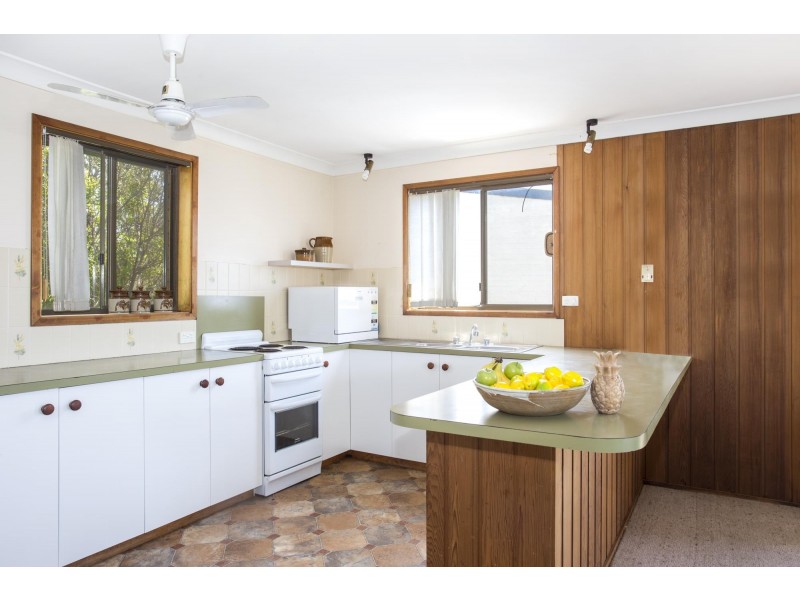 21 Victor Avenue, Narrawallee NSW 2539