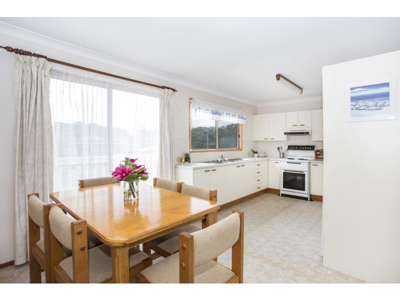 11 Treetops Crescent, Mollymook NSW 2539