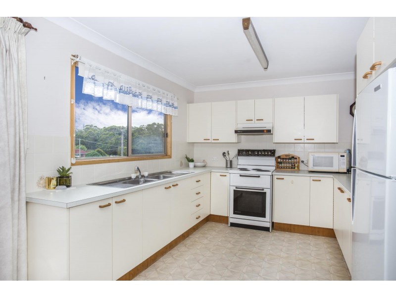 11 Treetops Crescent, Mollymook NSW 2539