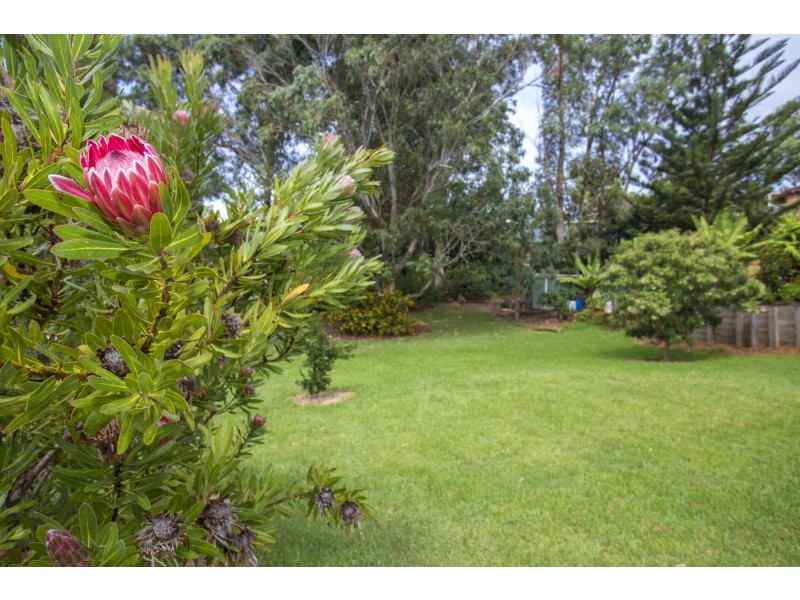 11 Treetops Crescent, Mollymook NSW 2539