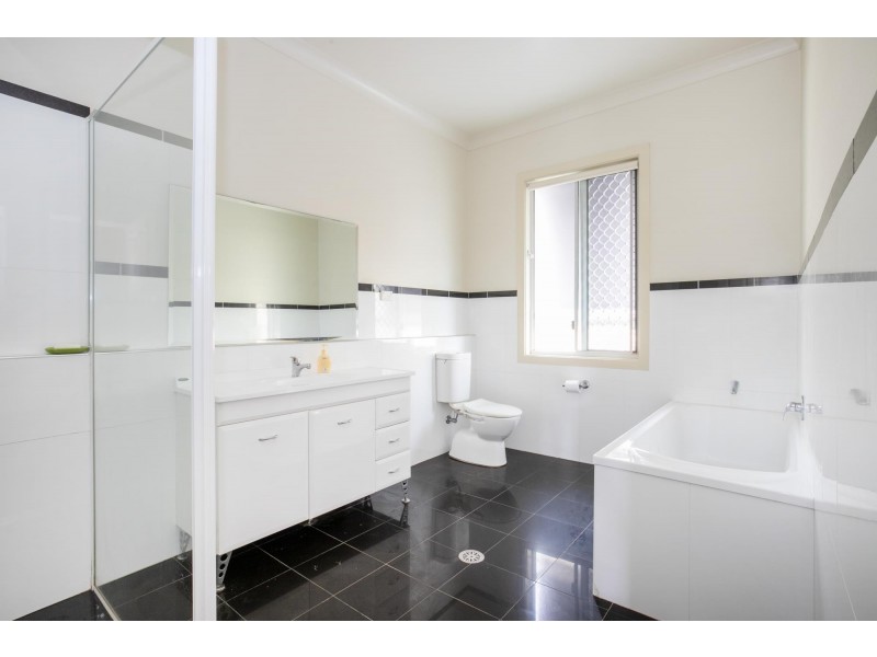 8 Everett Court, Mollymook Beach NSW 2539