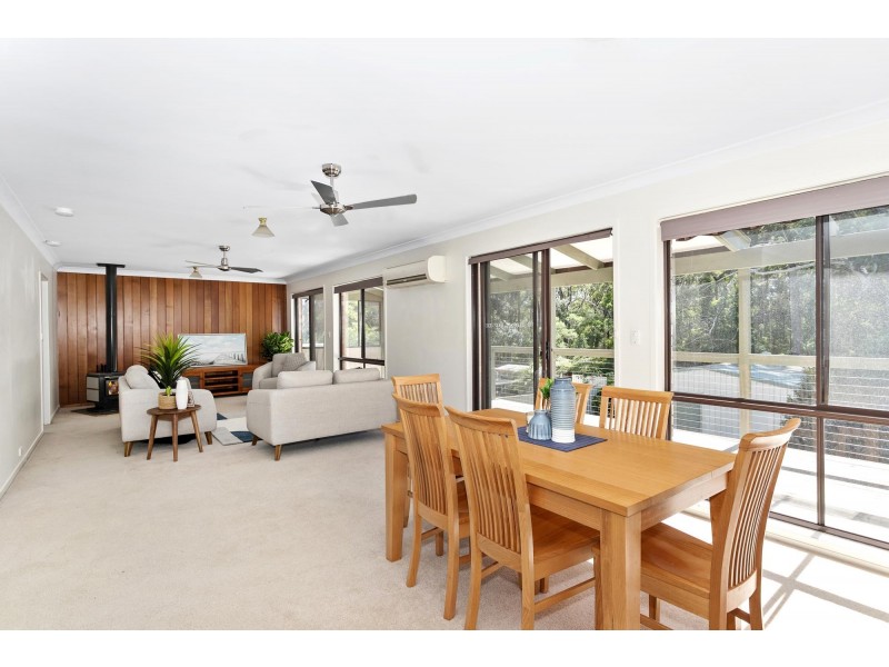 9 Ocean Street, Mollymook NSW 2539