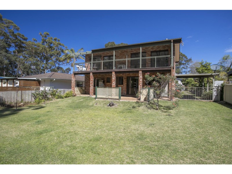 9 Ocean Street, Mollymook NSW 2539