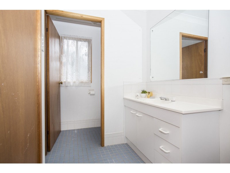 11 Treetops Crescent, Mollymook Beach NSW 2539