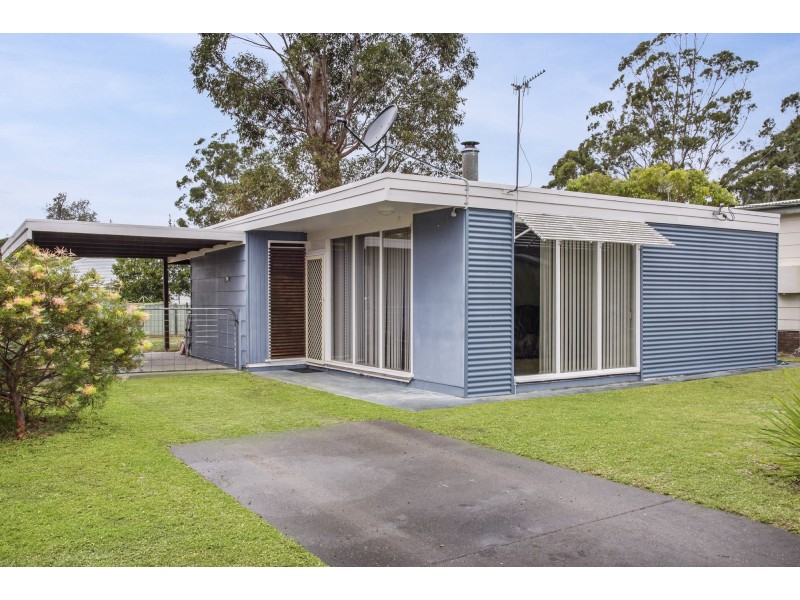 4 Bangalow Street, Narrawallee NSW 2539