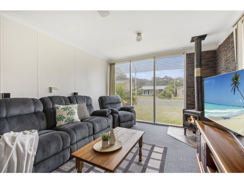 4 Bangalow Street, Narrawallee NSW 2539