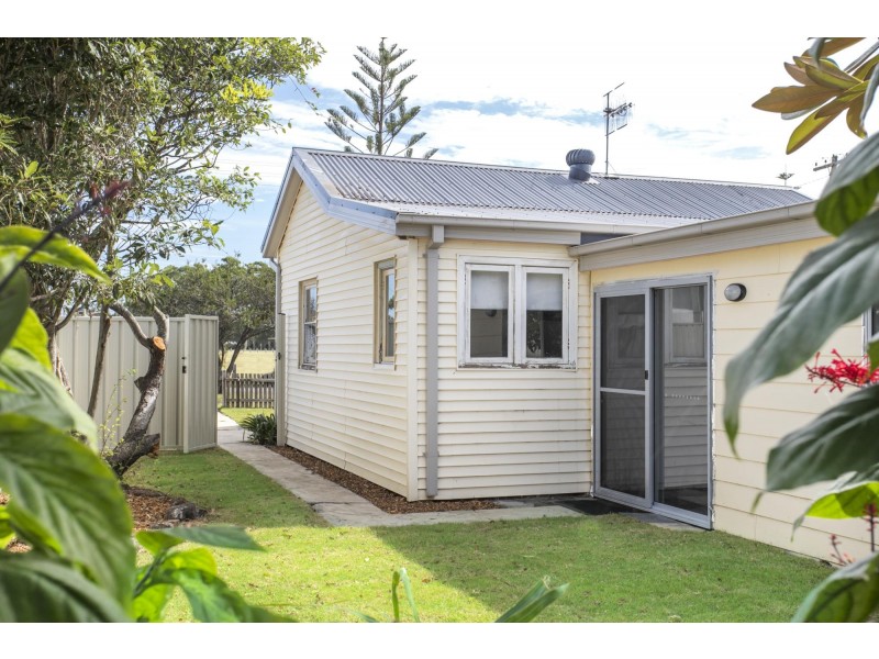 21 Federal Avenue, Burrill Lake NSW 2539