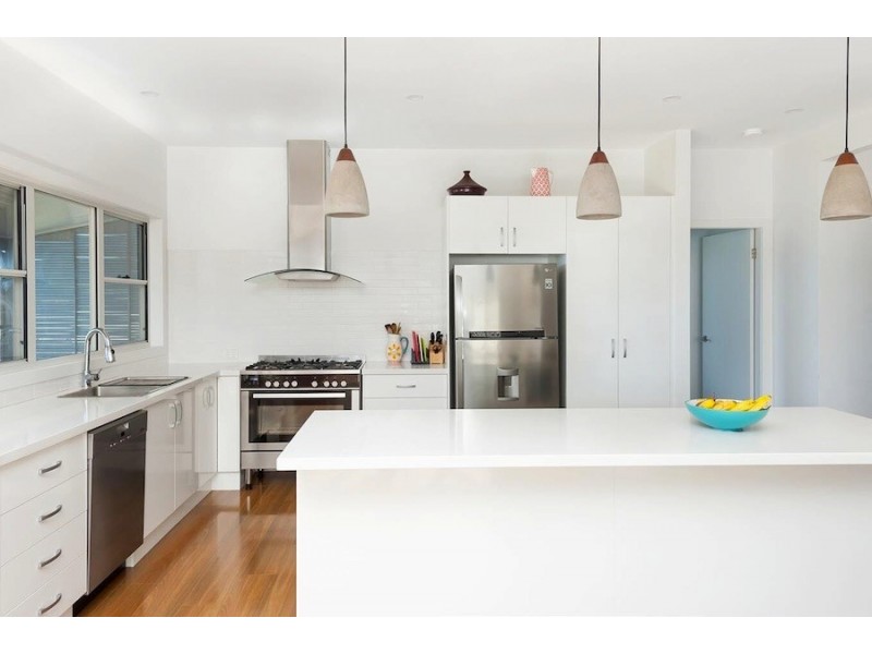 6 Seascape Close, Narrawallee NSW 2539