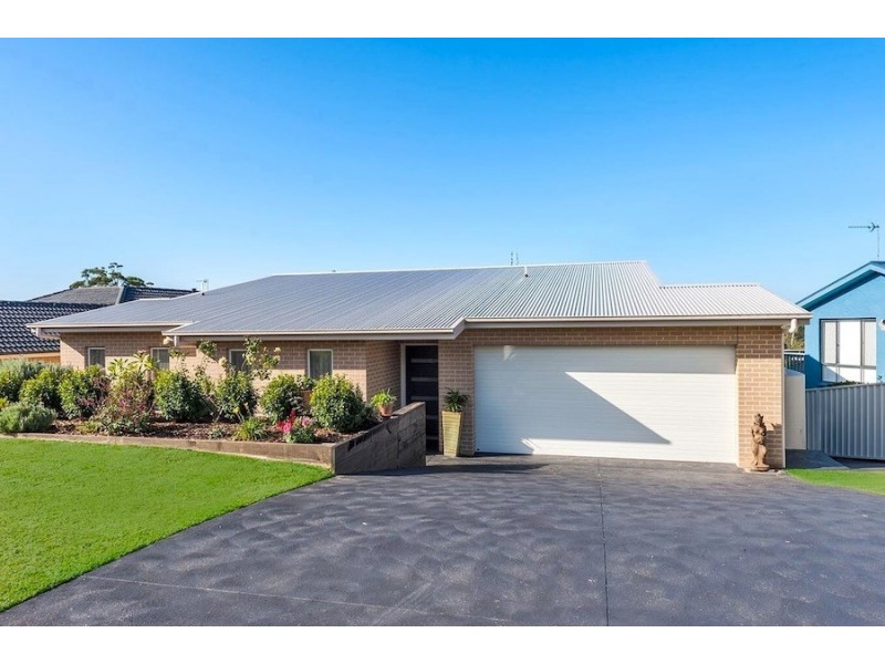 6 Seascape Close, Narrawallee NSW 2539