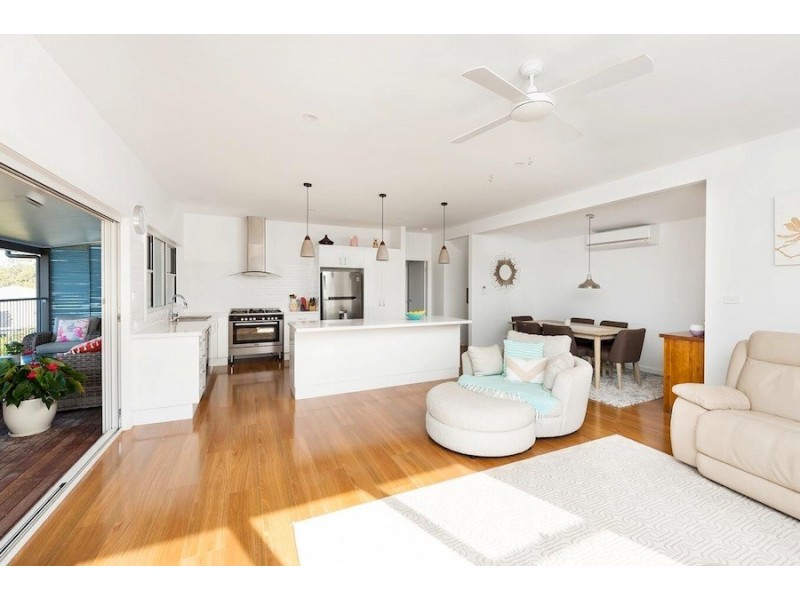 6 Seascape Close, Narrawallee NSW 2539