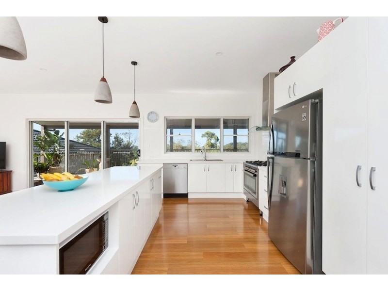 6 Seascape Close, Narrawallee NSW 2539