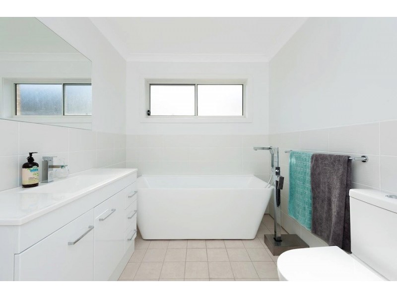 6 Seascape Close, Narrawallee NSW 2539
