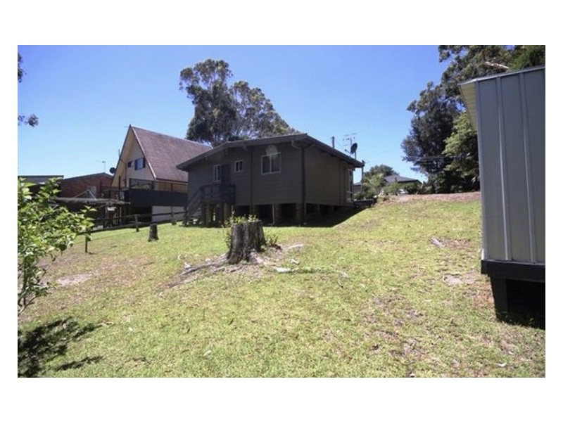 27 Ross Ave, Narrawallee NSW 2539
