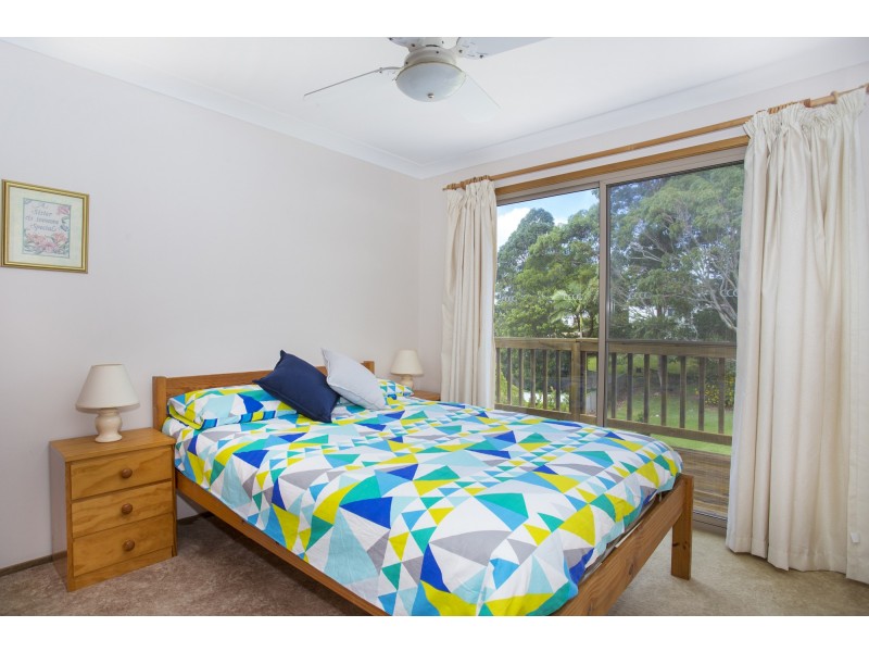 11 Treetops Crescent, Mollymook Beach NSW 2539