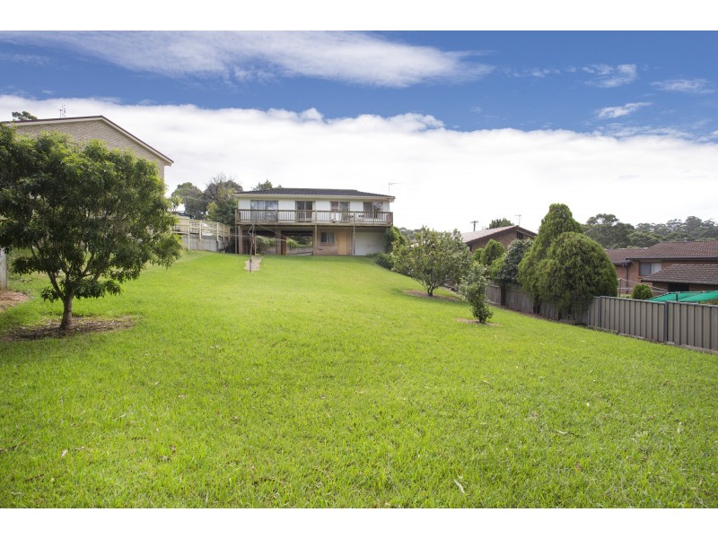 11 Treetops Crescent, Mollymook Beach NSW 2539