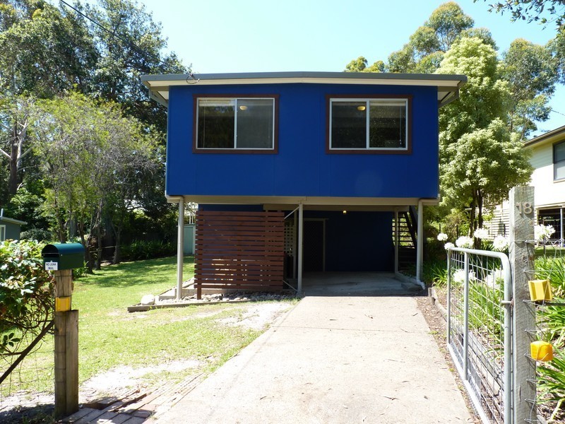 18 Manning Avenue, Narrawallee NSW 2539