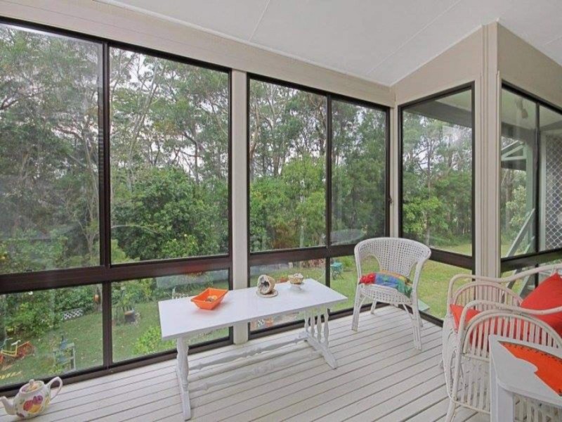 15 Weymouth Road, Lake Tabourie NSW 2539