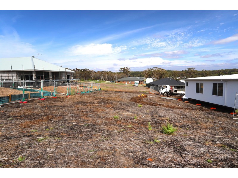 14 Galiga Crescent, Dolphin Point NSW 2539