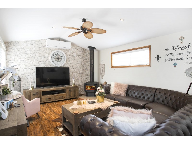 19 James Crescent, Kings Point NSW 2539