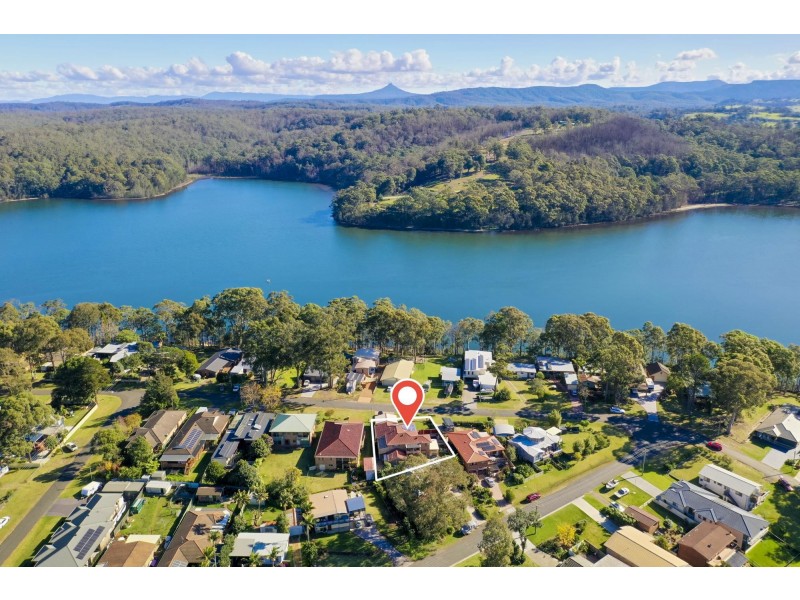 19 James Crescent, Kings Point NSW 2539