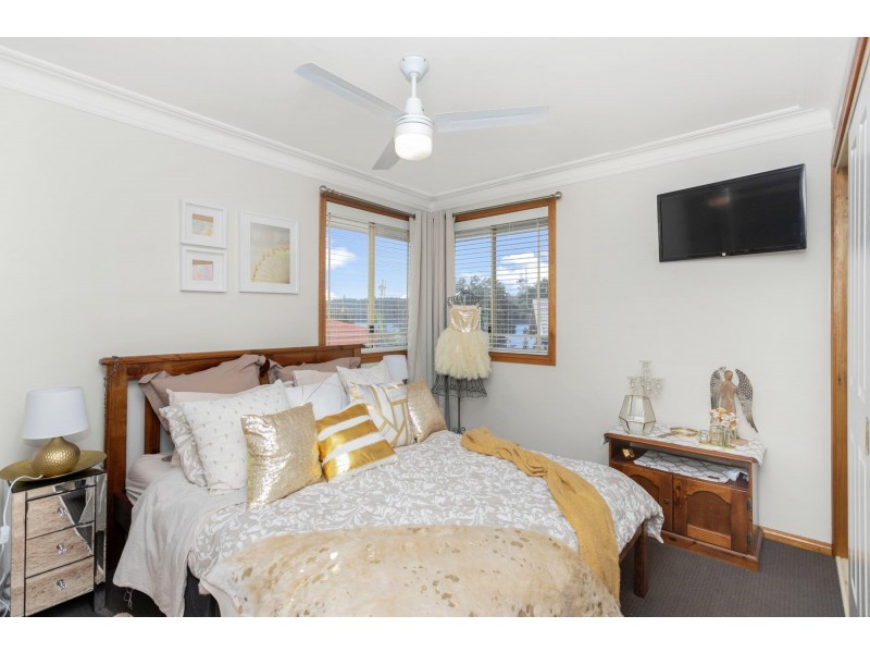 19 James Crescent, Kings Point NSW 2539