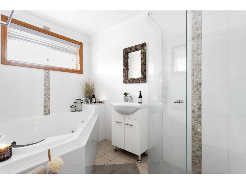 19 James Crescent, Kings Point NSW 2539