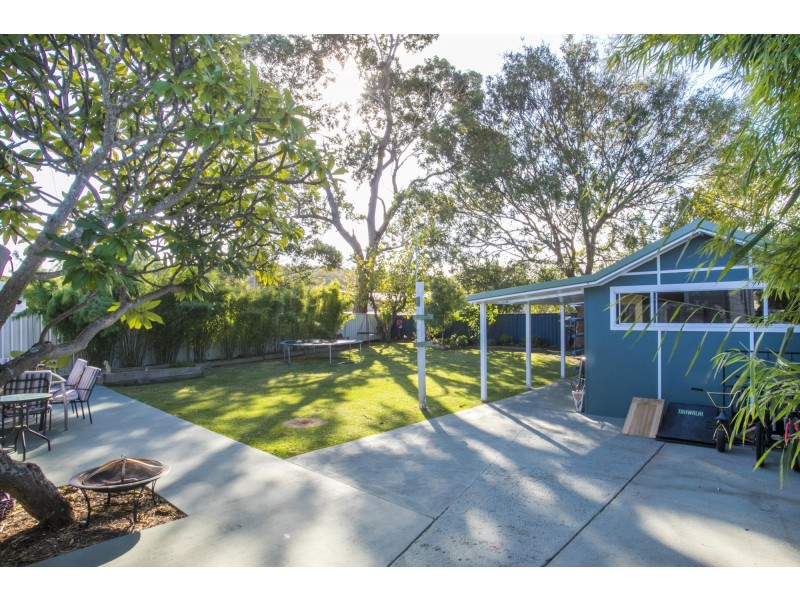 26 Lakeview Drive, Burrill Lake NSW 2539