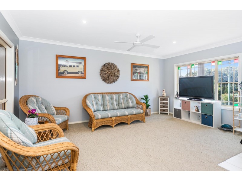 33 Leo Drive, Narrawallee NSW 2539