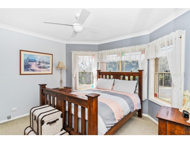 33 Leo Drive, Narrawallee NSW 2539