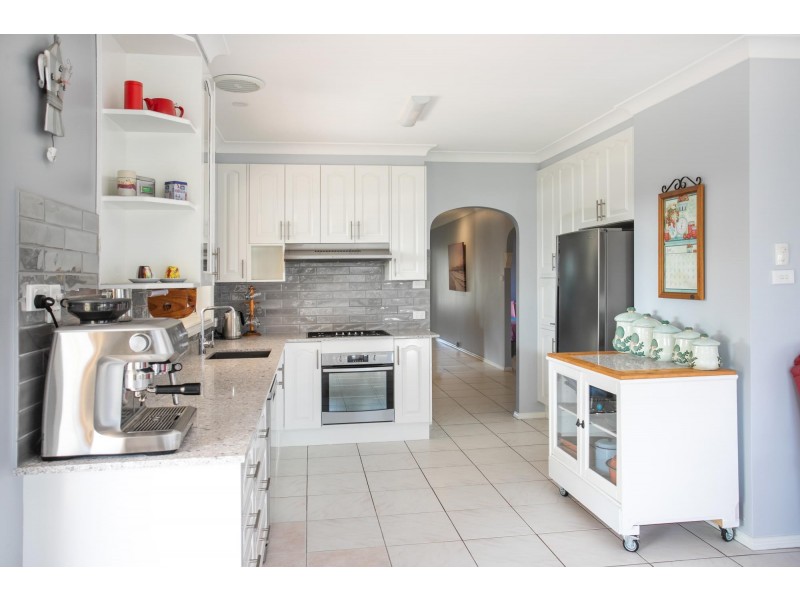 33 Leo Drive, Narrawallee NSW 2539